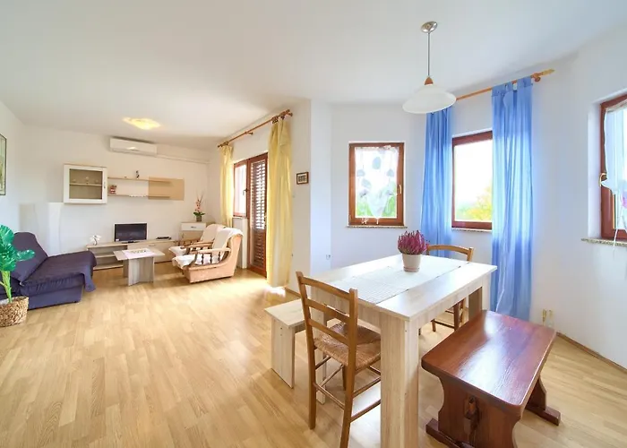 With Terrace And Private Parking Appartamento
