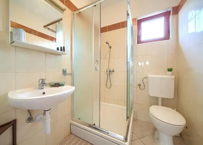 With Terrace And Private Parking Rasopasno
