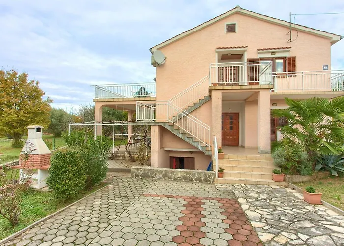 Apartman With Terrace And Private Parking
