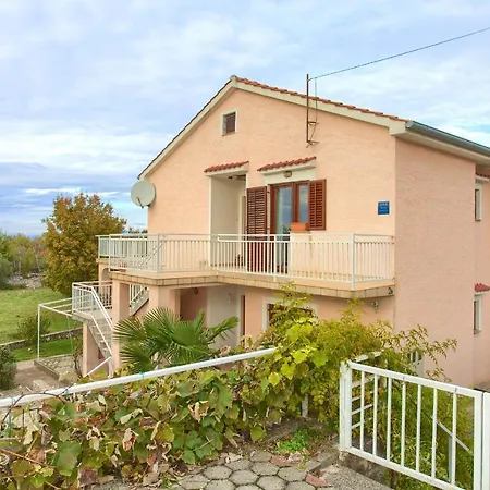 With Terrace And Private Parking Rasopasno
