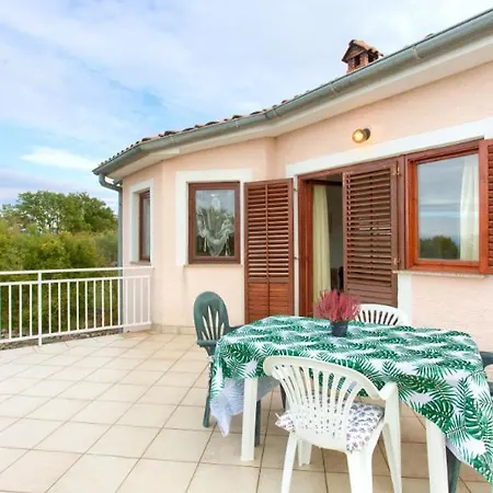 With Terrace And Private Parking Apartment Rasopasno