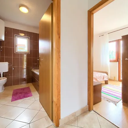 With Terrace And Private Parking Apartment Rasopasno