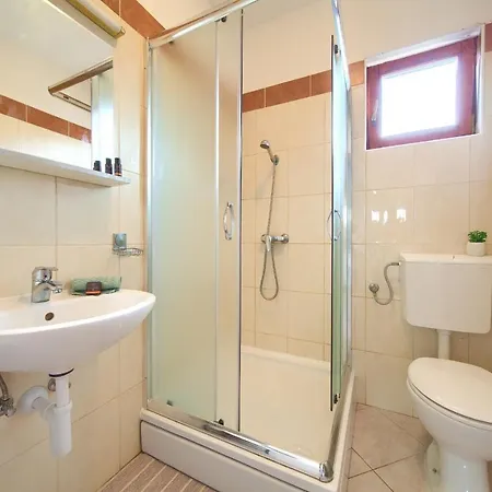 With Terrace And Private Parking Rasopasno